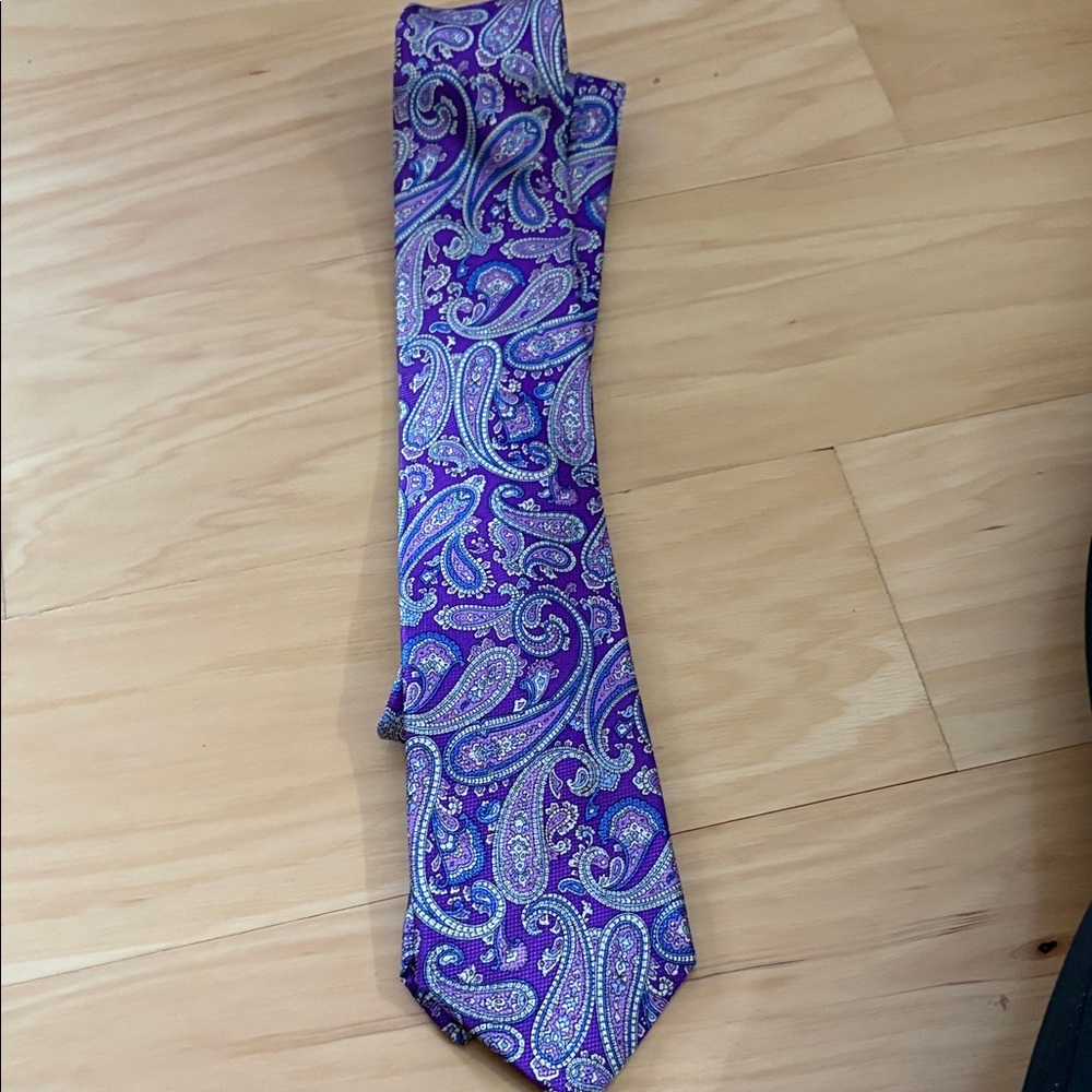 Izod Vibrant Purple Paisley Tie